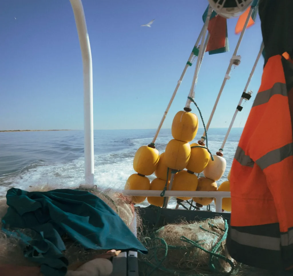 Matériel de pêche artisanale à bord d'un bateau